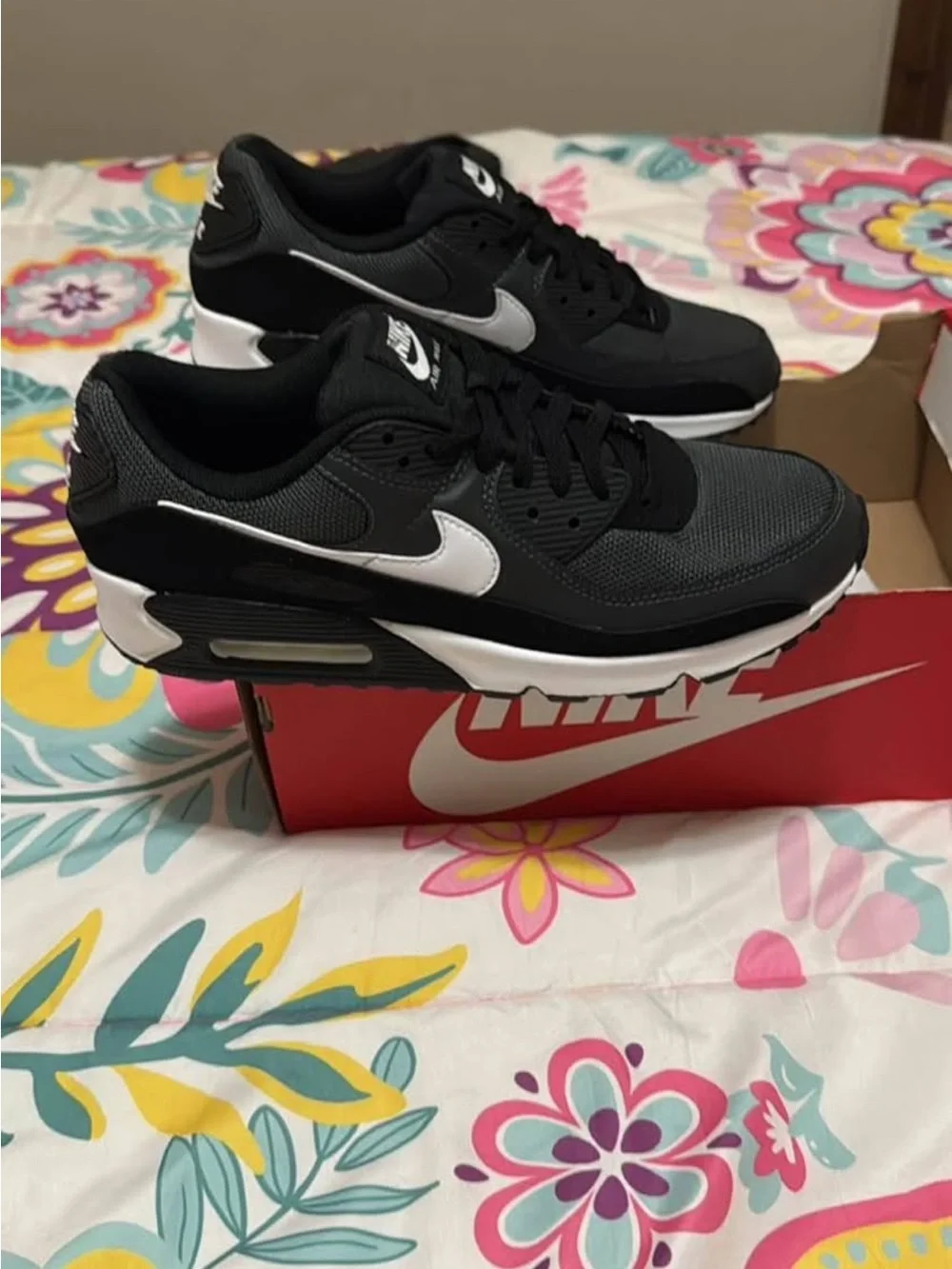 Nike Air Max 90 Men's Black and Gray Athletic Sneakers